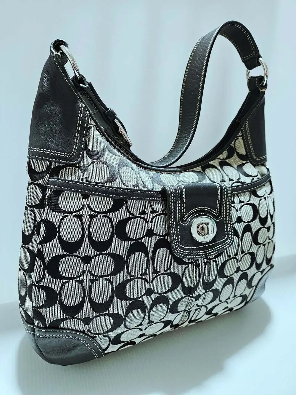 Vintage Coach Signature Black and White Canvas Hobo Bag with Turnlock Closure - Picture 3 of 16
